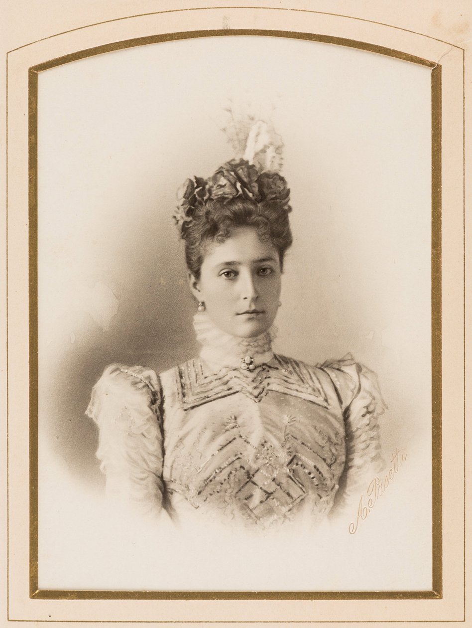 Elisabeth Fiodorovna de Russie (Elisabeth de Hesse Darmstadt) (1864-1918) - Prinsesse af Hessen ved Rhinen, storhertuginde Elizabeth Fyodorovna af Rusland, af Levitsky, Sergei Lvovich (1819-1898). Albumin foto. Privat samling af Sergei Lvovich Levitsky