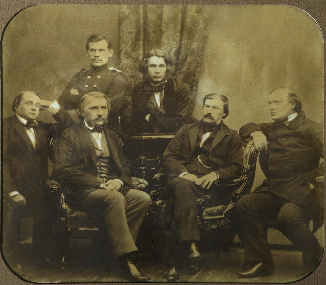 Samtidig: Ivan Goncharov, Ivan Turgenev, Leo Tolstoy, Dmitry Grigorovich, Alexander Druzhinin og af Sergei Lvovich Levitsky