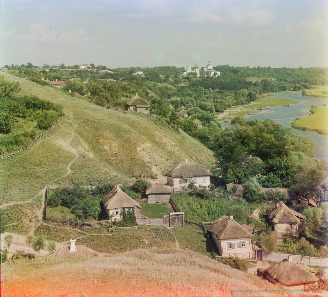 Putivl, Ukraine ved floden Swim, med Molchanskiy-klosteret i det fjerne, 1905-1915 af Sergey Prokudin Gorsky