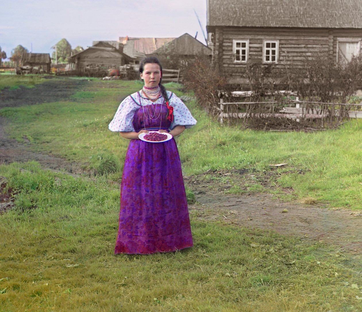 Pige med jordbær på en tallerken, det russiske imperium, fra 