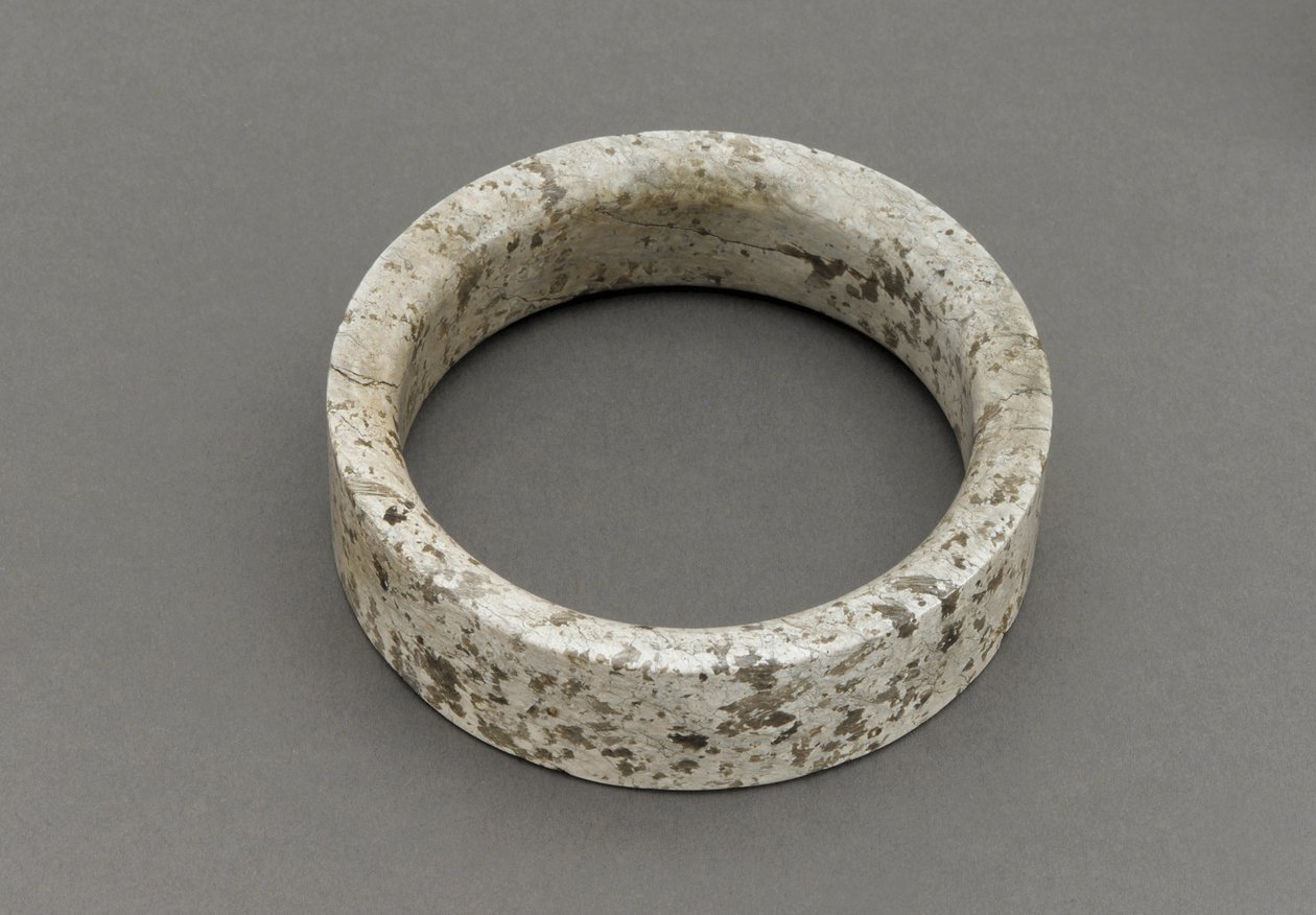 Armbånd (jade) af Shang Dynasty Chinese School