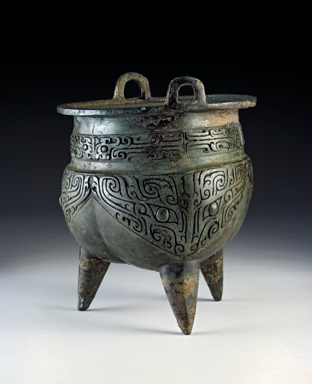 Li-fartøj, med taotie-designet, Erligang-perioden, Shang-dynastiet, ca. 1500-1050 f.Kr. (bronze) af Shang Dynasty Chinese School