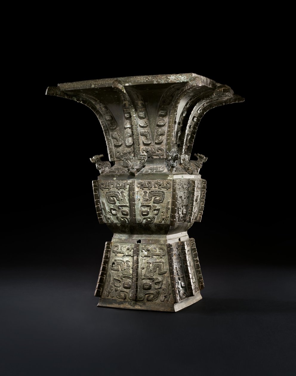 Rituel vinbeholder, Fangzun (bronze) af Shang Dynasty Chinese School