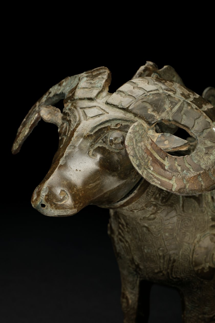 Rituel vædderformet vinkar, Gong (bronze) af Shang Dynasty Chinese School