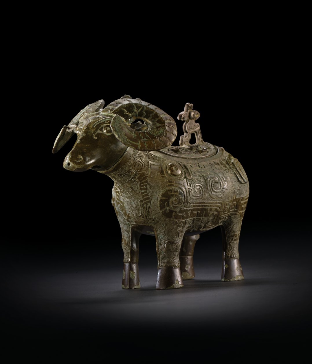 Rituel vædderformet vinkar, Gong (bronze) af Shang Dynasty Chinese School