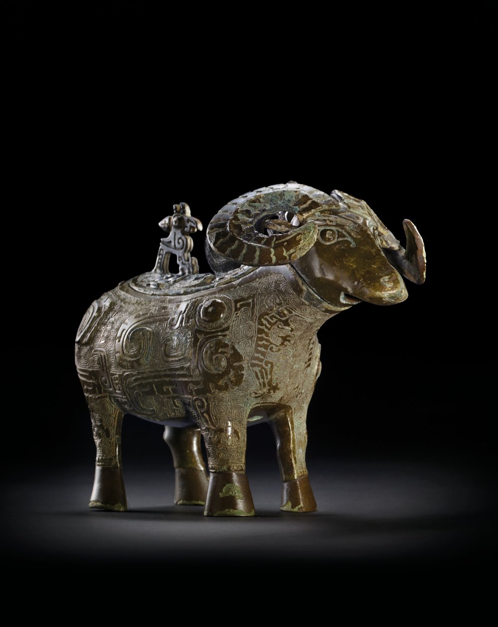 Rituel vædderformet vinkar, Gong (bronze) af Shang Dynasty Chinese School