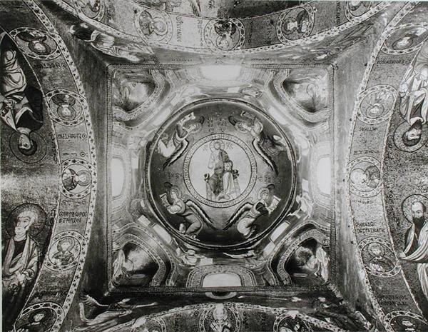 Detalje af kuppelen med Kristuspantokratoren i midten (mosaik) (s/h foto) af Sicilian School