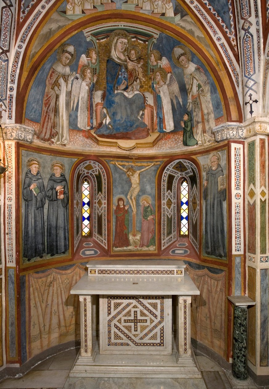 Jomfru og barn og korsfæstelse (efter restaurering). Fresko af skolen i Siena. 14. århundrede. Jomfruens kapel. Klosteret Saint Benedetto (Sacro Speco), Subiaco (Rom), Italien af Sienese School