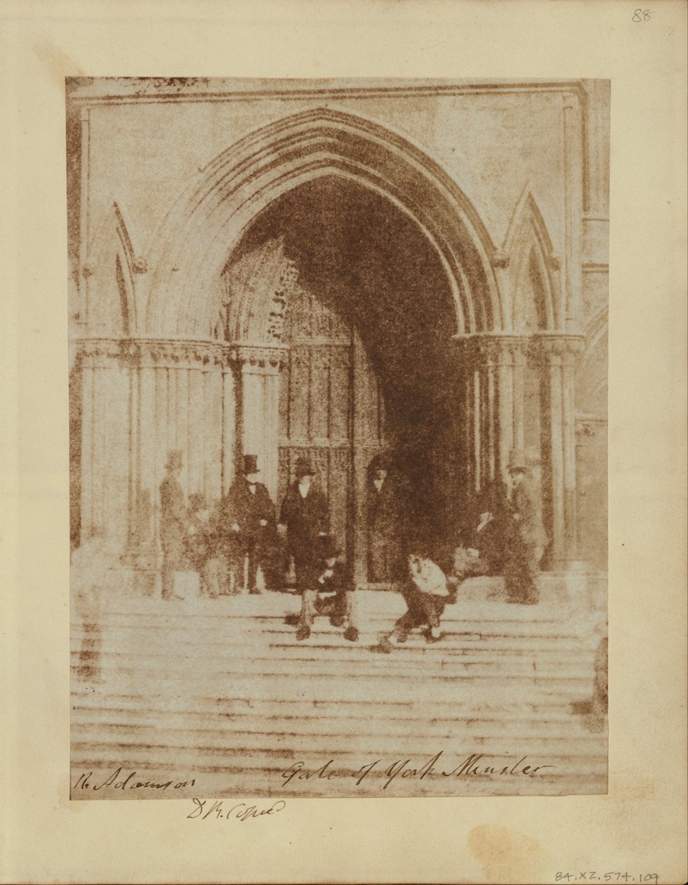 En gruppe mænd ved den sydlige indgang til York Minster af Sir David Brewster