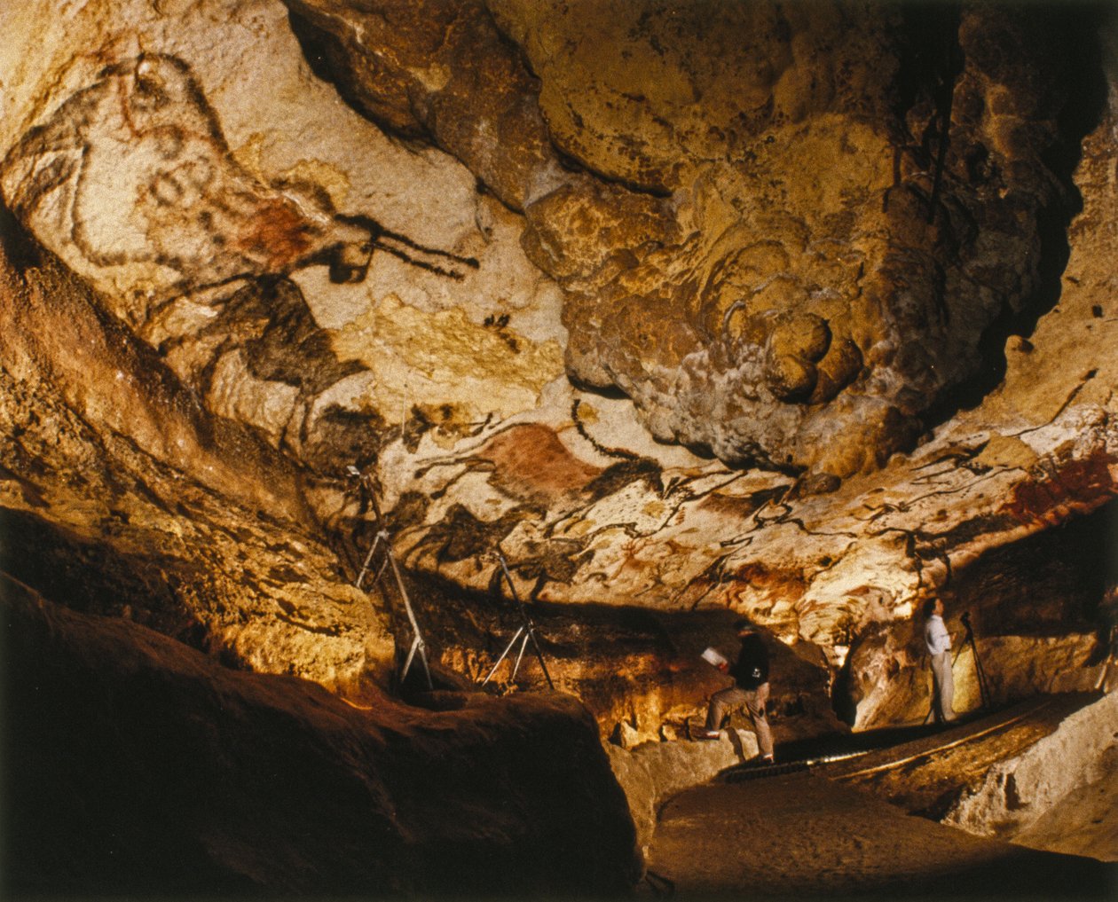 Den mytiske enhjørning fra Lascaux og andre Lascaux-malerier, der blev malet for over 17.000 år siden. af Sisse Brimberg