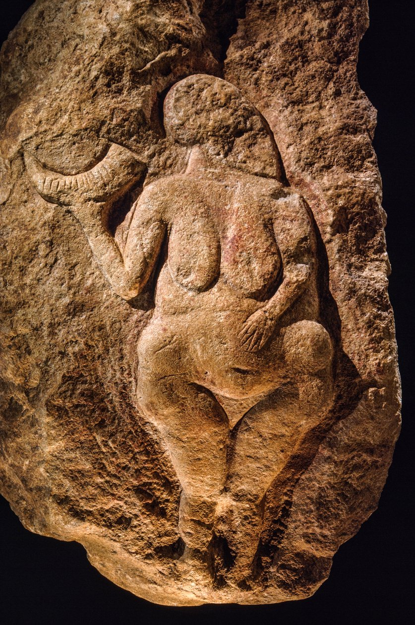Venus fra Laussel, udskæring af en gravid kvinde, ca. 25.000 år gammel. af Sisse Brimberg