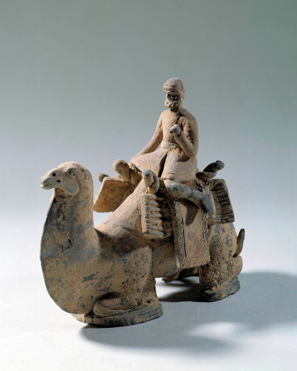 Sogdisk civilisation: "" kamel og kamel, transport af silke""" Terracotta-begravelsesstatue. 5. eller 6. århundrede. Paris, Cernuschi-museet af Sogdian Sogdian