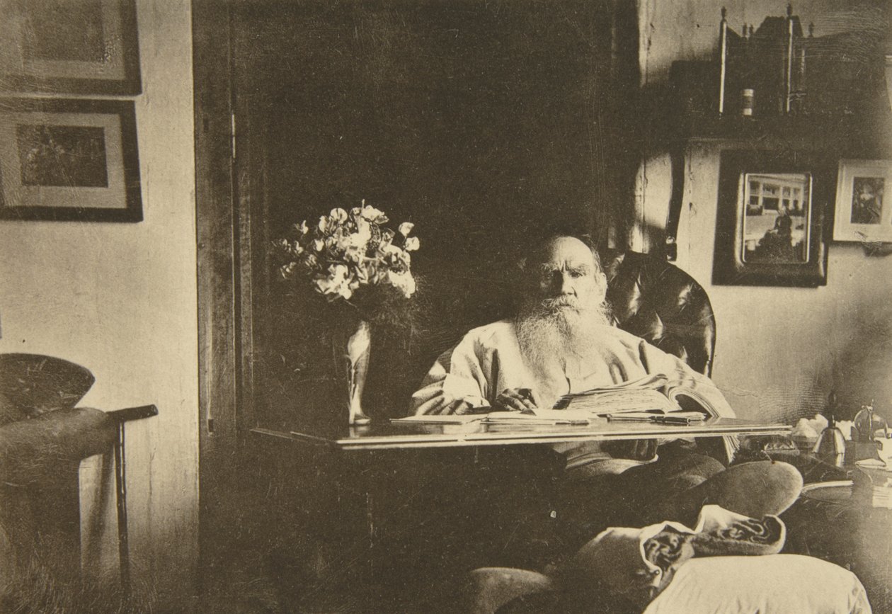 Den russiske forfatter Leo Tolstoj med et dårligt ben, Rusland, 1908 af Sophia Andreevna Tolstaya