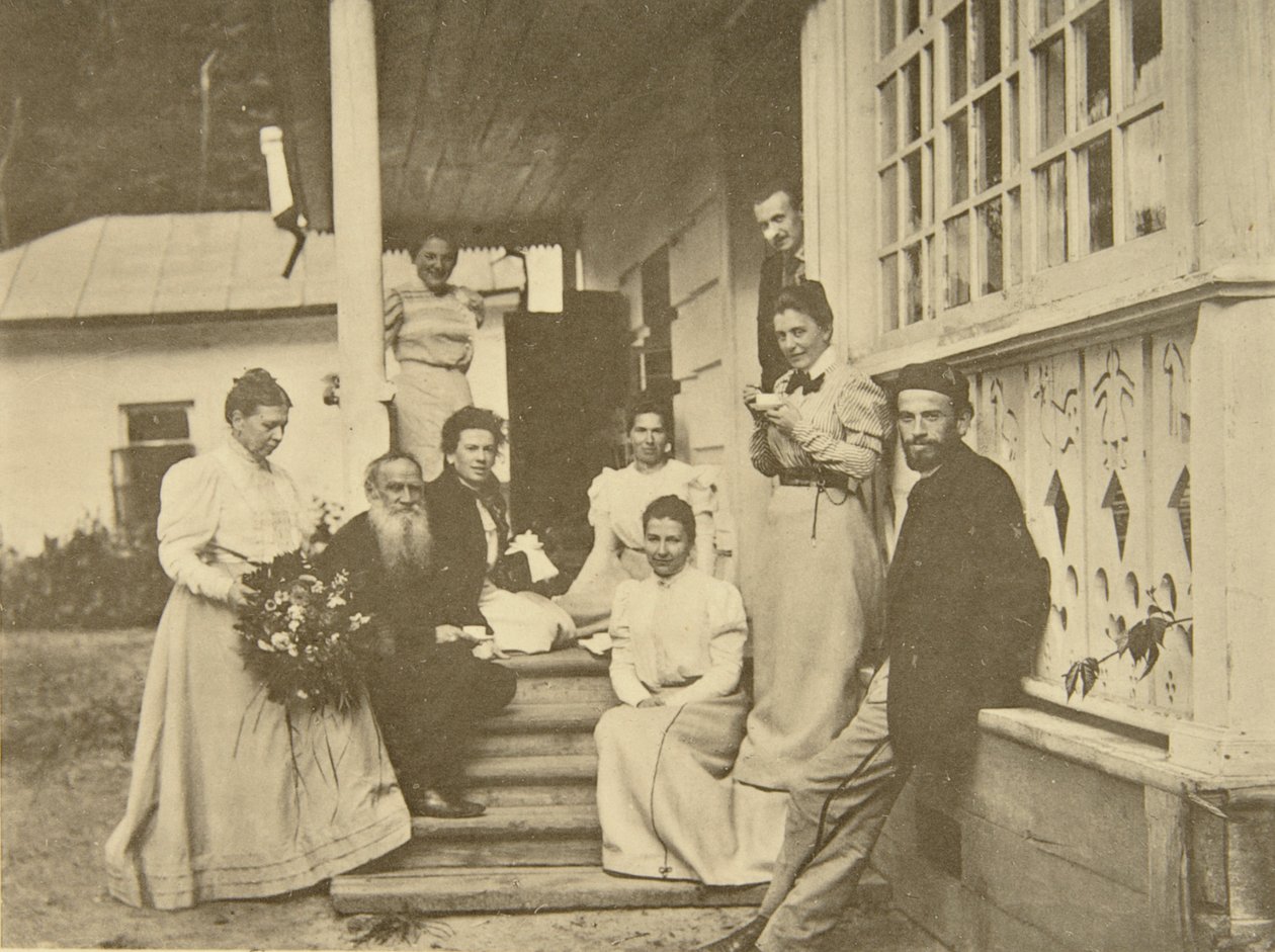Den russiske forfatter Leo Tolstoy med familie på sin kones fødselsdag, Rusland, 1900-tallet af Sophia Andreevna Tolstaya