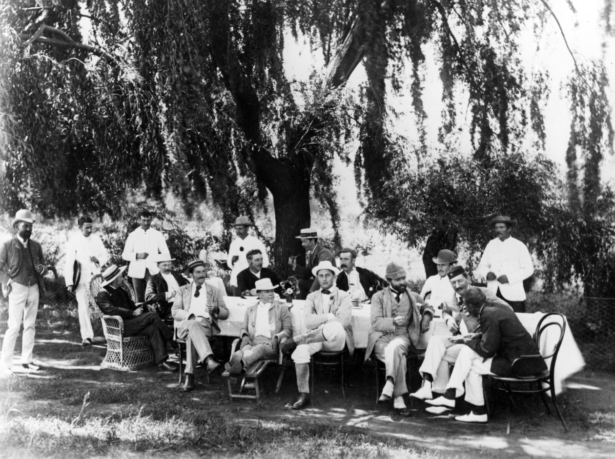 Engelske cricketspillere til morgenmad, Willow Grove, Johannesburg, ca. 1895 af South African Photographer