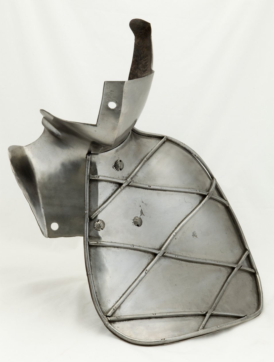 Forstærkning af Bevor med vippemål, ca. 1560 (stål) af South German School