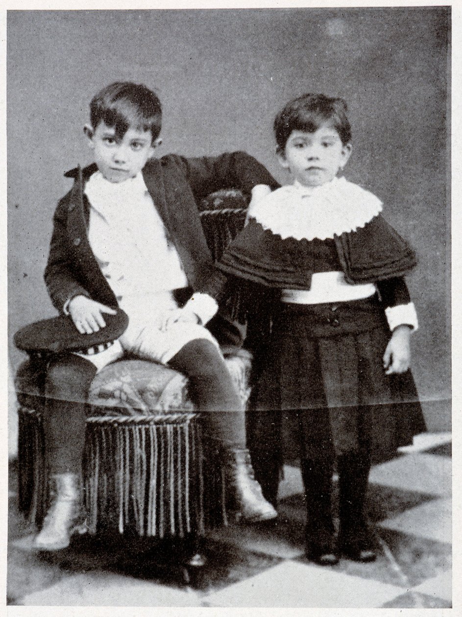 Syvårige Pablo Picasso med sin søster, Conchita, 1888 af Spanish Photographer