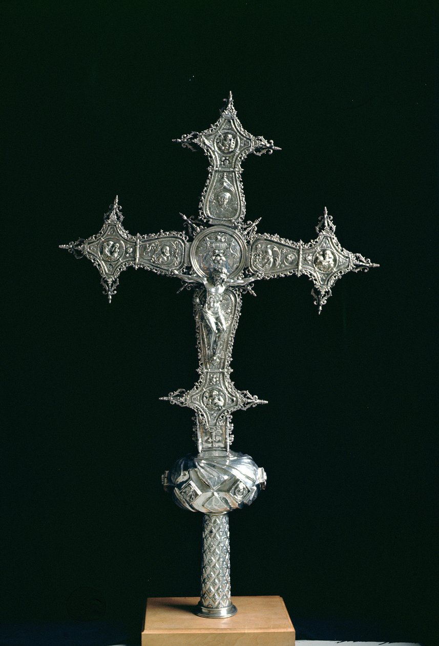 Processionskors, mærket NOE M.Guenca, ca. 1575-1600 (forgyldt sølvpakke på træbund) af Spanish School