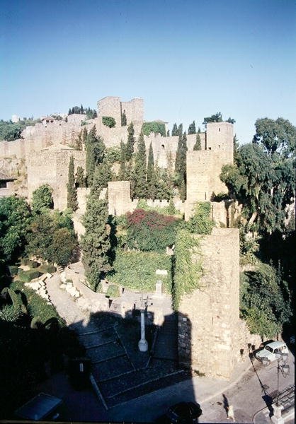 Udsigt over Alcazaba, påbegyndt i 1057 af Badis el Ziri af Spanish School