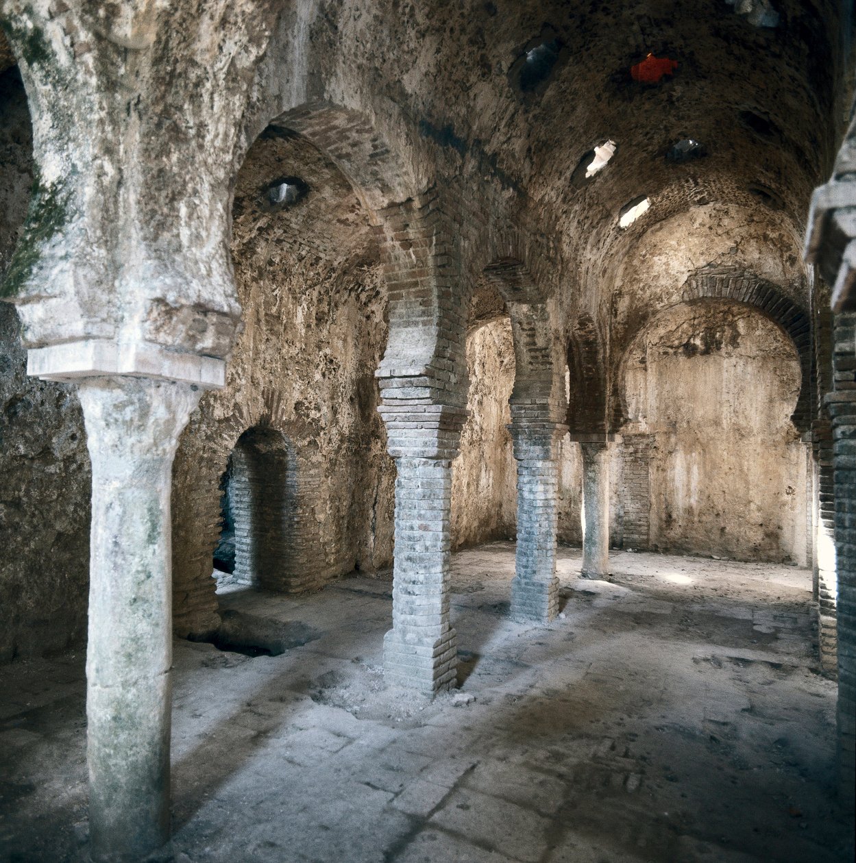 Arabiske bade, Ronda, Spanien af Spanish School
