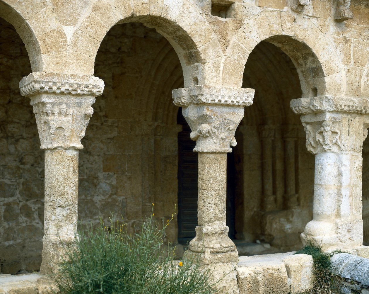 Atriets arkader, St. Michael-kirken, San Esteban de Gormaz, Spanien, arkitektur fra det 11.-12. århundrede (foto) af Spanish School