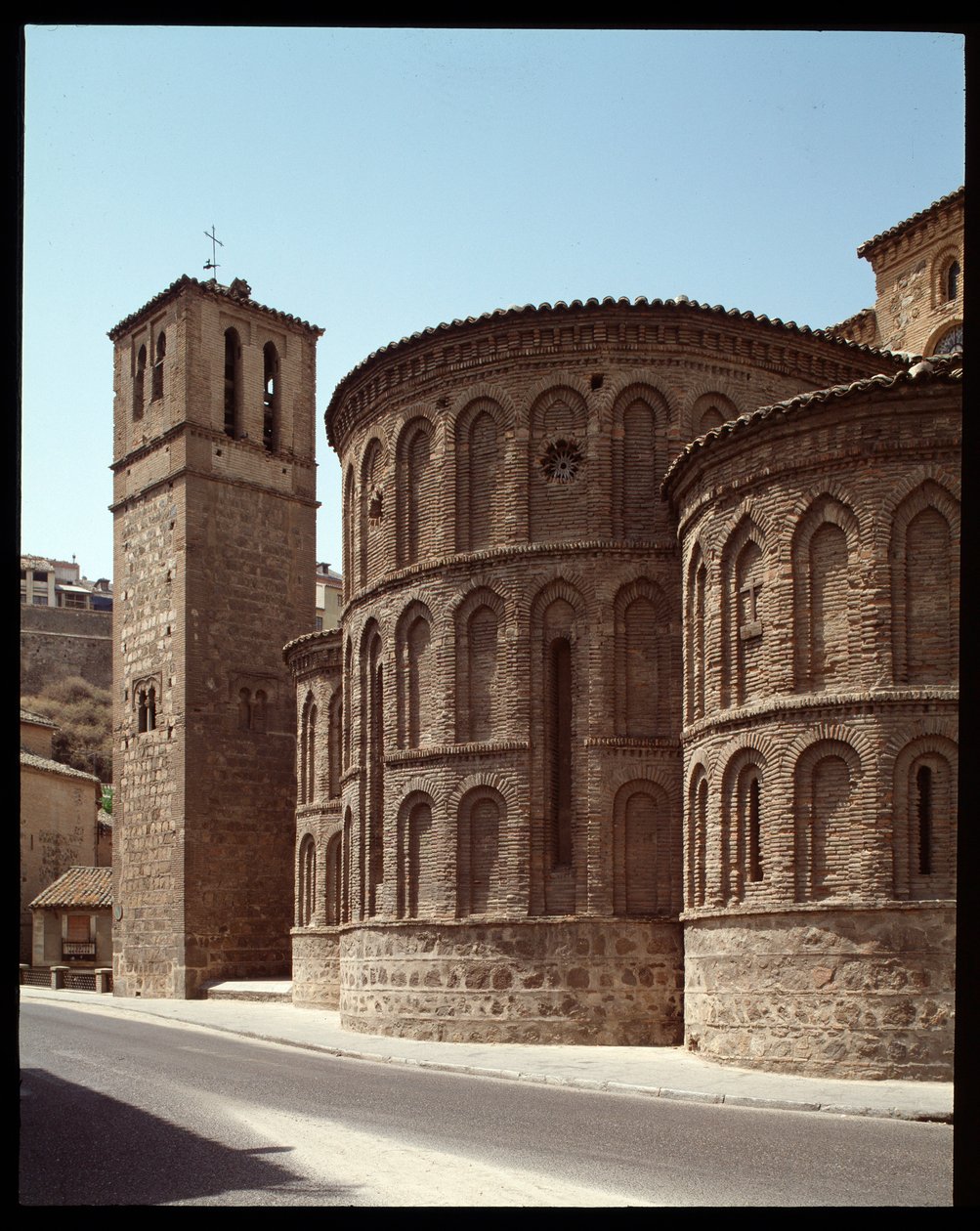 Art mudejar: view of the apse of the church Santiago de Arrabal, 13th century Toledo, Spaindani af Spanish School