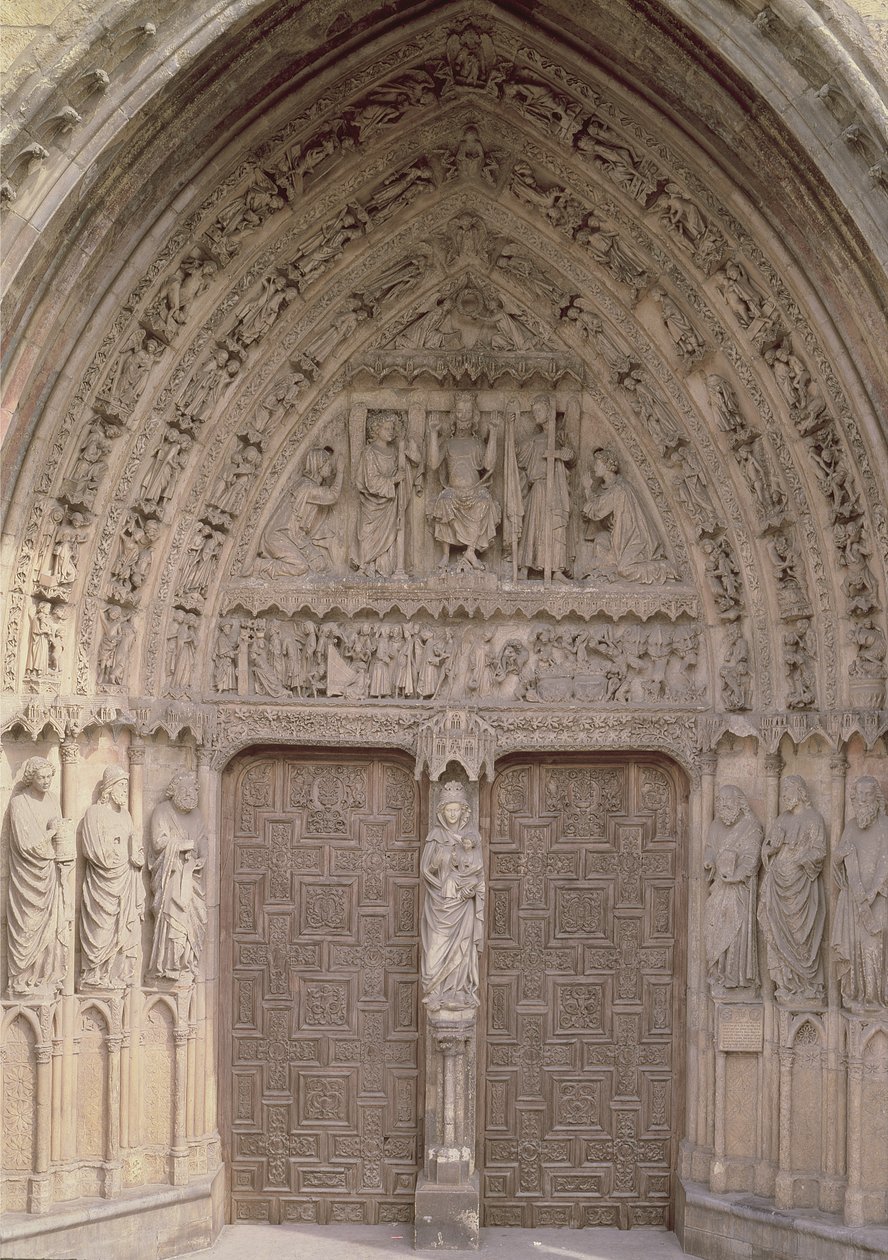 Central portal af vestfacaden af Spanish School