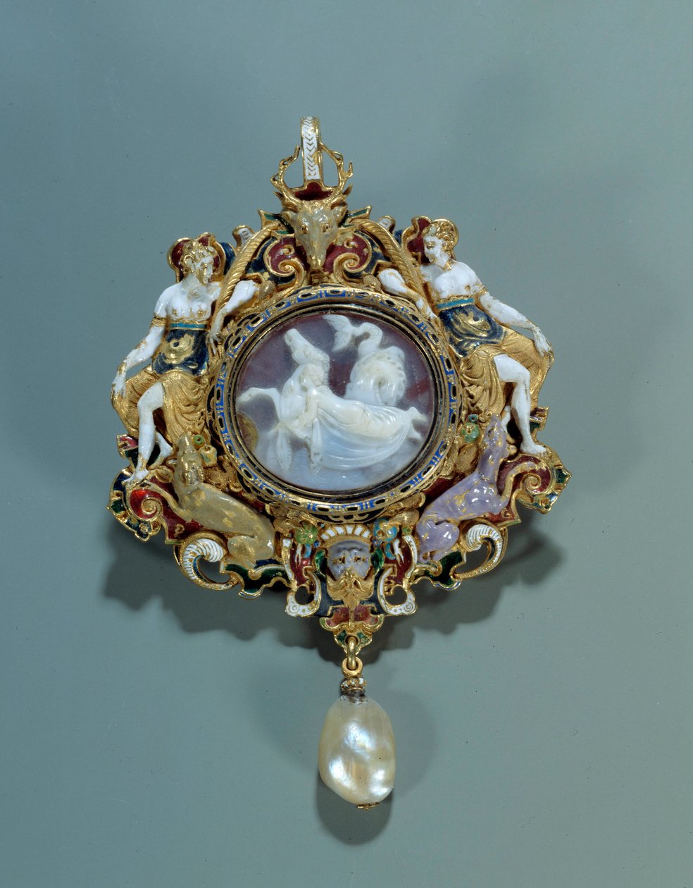 Smykker: vedhæng emalje på guld rund med en camee. 1550-1575. Svag. 0,12x0,72 m. Paris, Louvre-museet af Spanish School