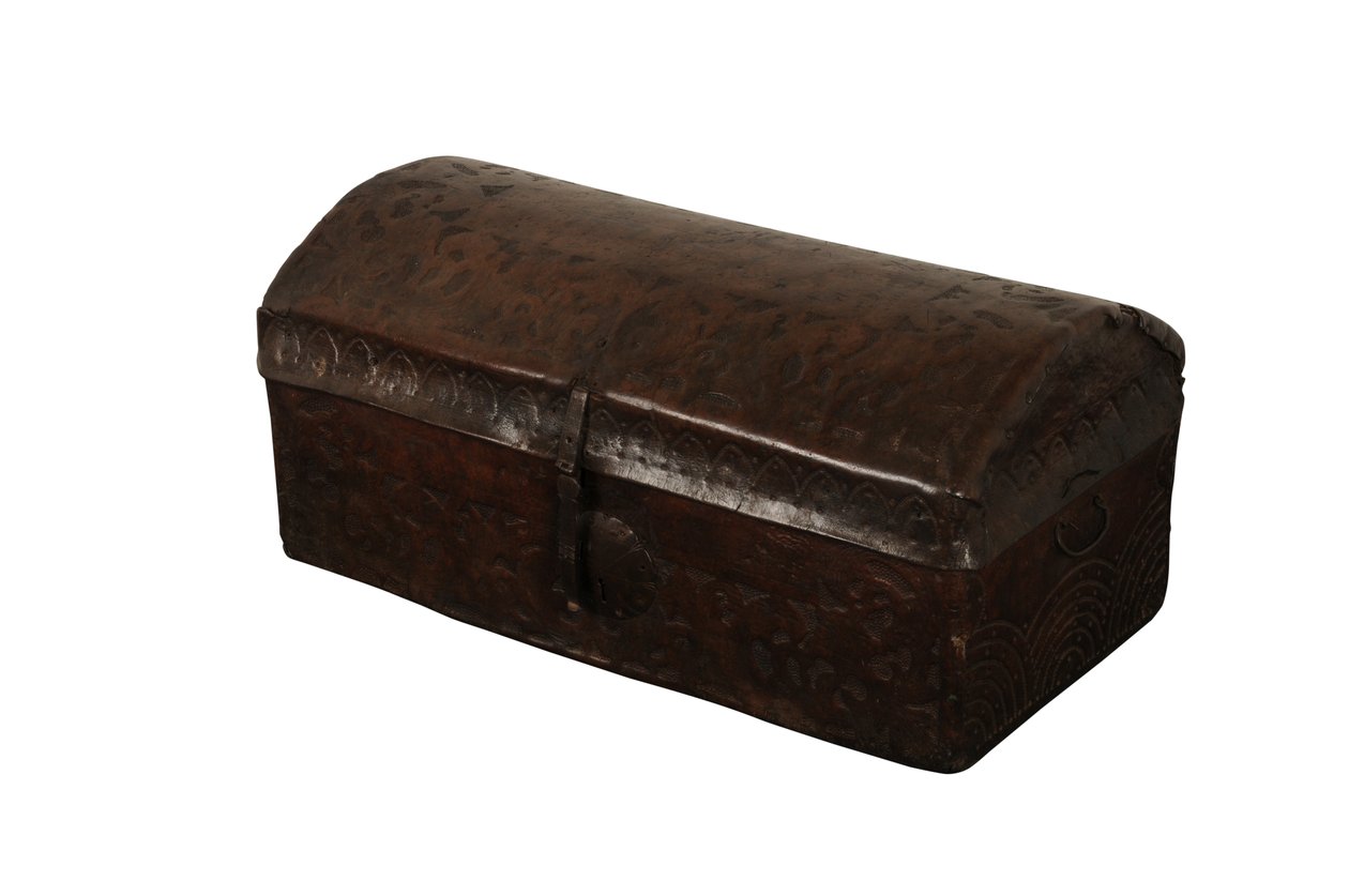 Læderbeklædt kuppelkiste, Spanien, ca. 1700 (poppel) af Spanish School