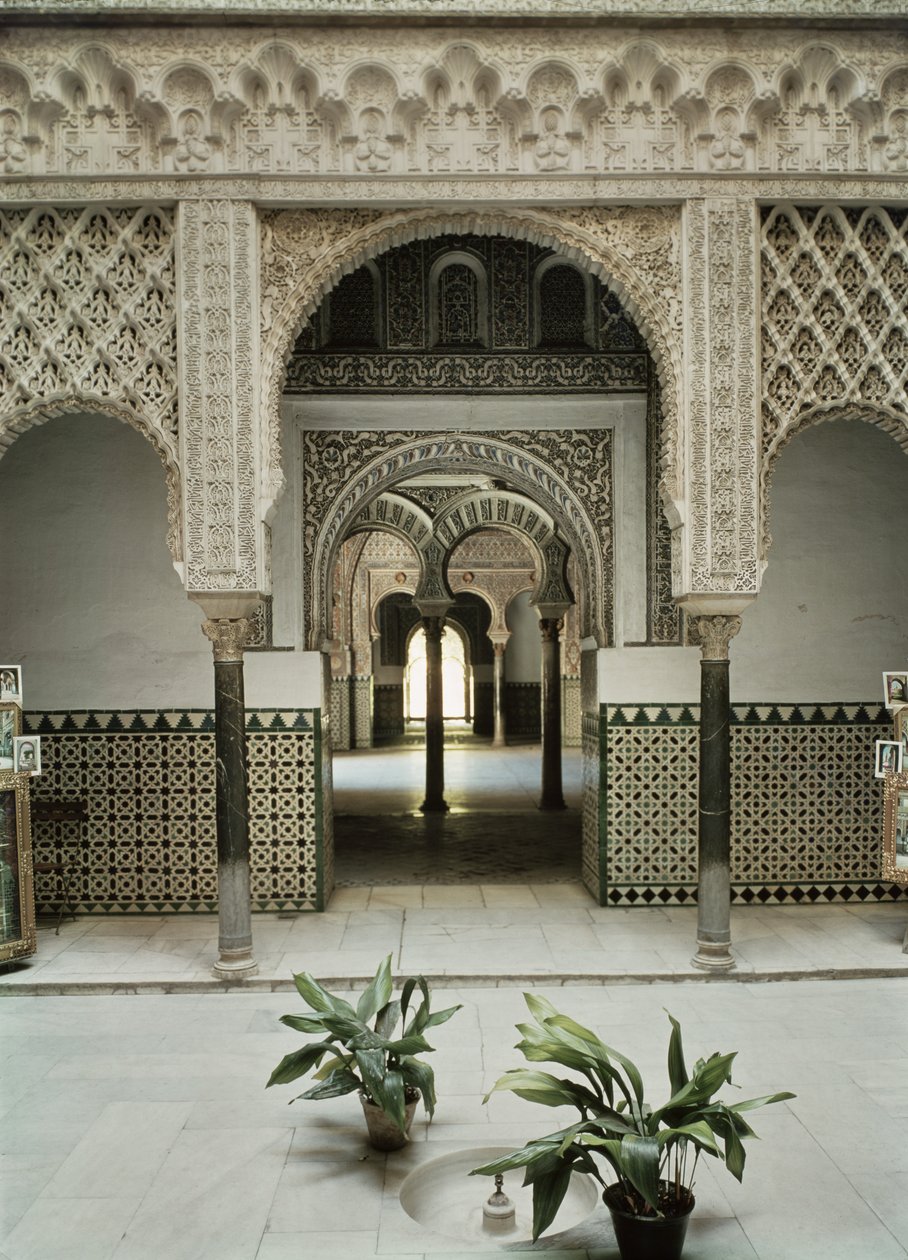 Patio de las Munecas, 12.-14. århundrede af Spanish School