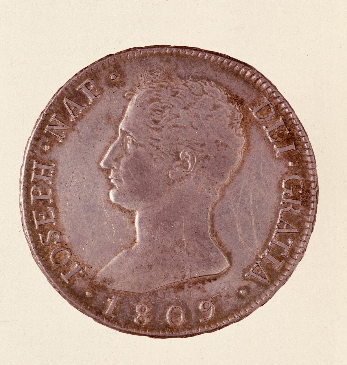 Sølvmønt (douro eller piastra) fra Spanien: Joseph Napoleons regeringstid (1808-1813). 1809 Diam. 4 cm Napoli, museo archeologico af Spanish School