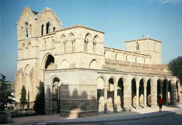 San Vicente-kirken, grundlagt i 1307 af Spanish School