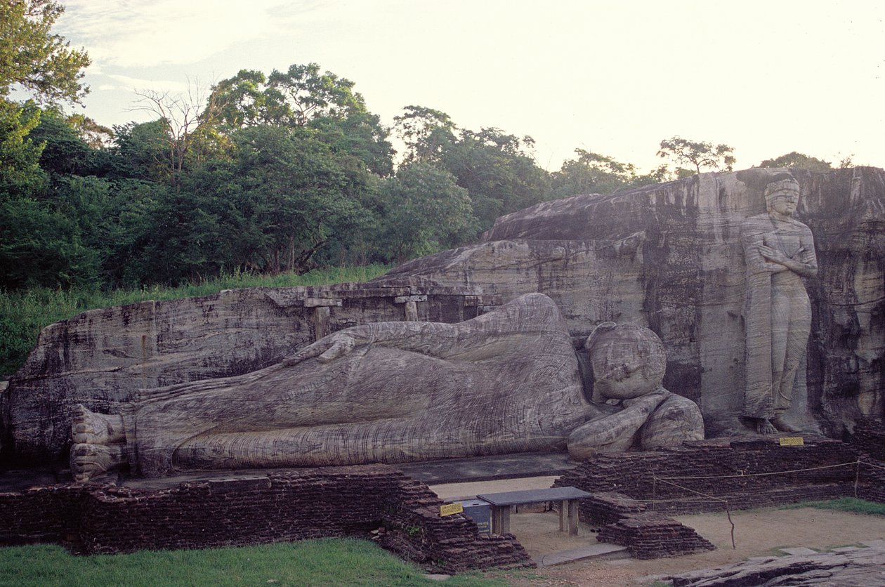 Stående og liggende Buddha, Gal Vihara (granit) af Sri Lankan