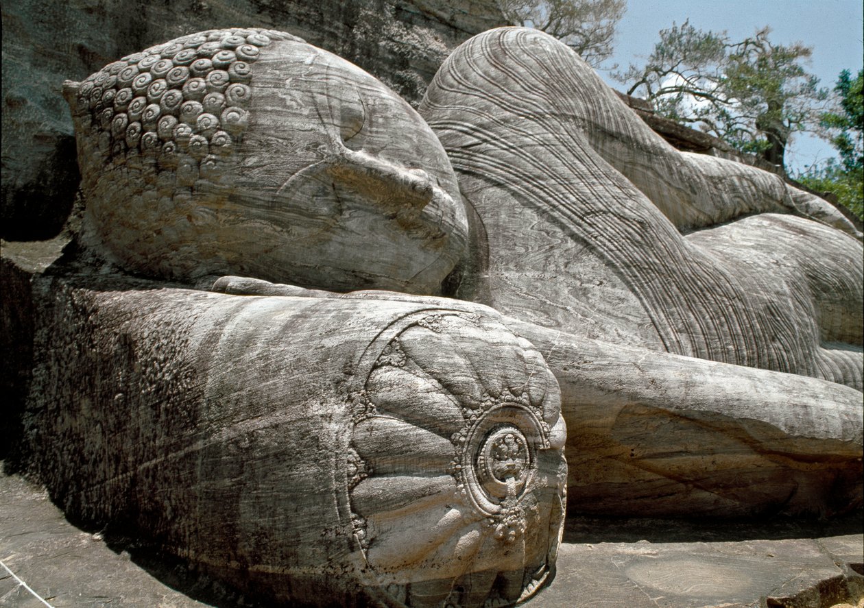 Det tilbagelænede billede, der skildrer Buddhas parinirvana, skulptur, Gal Viharas tempel af Sri Lankan