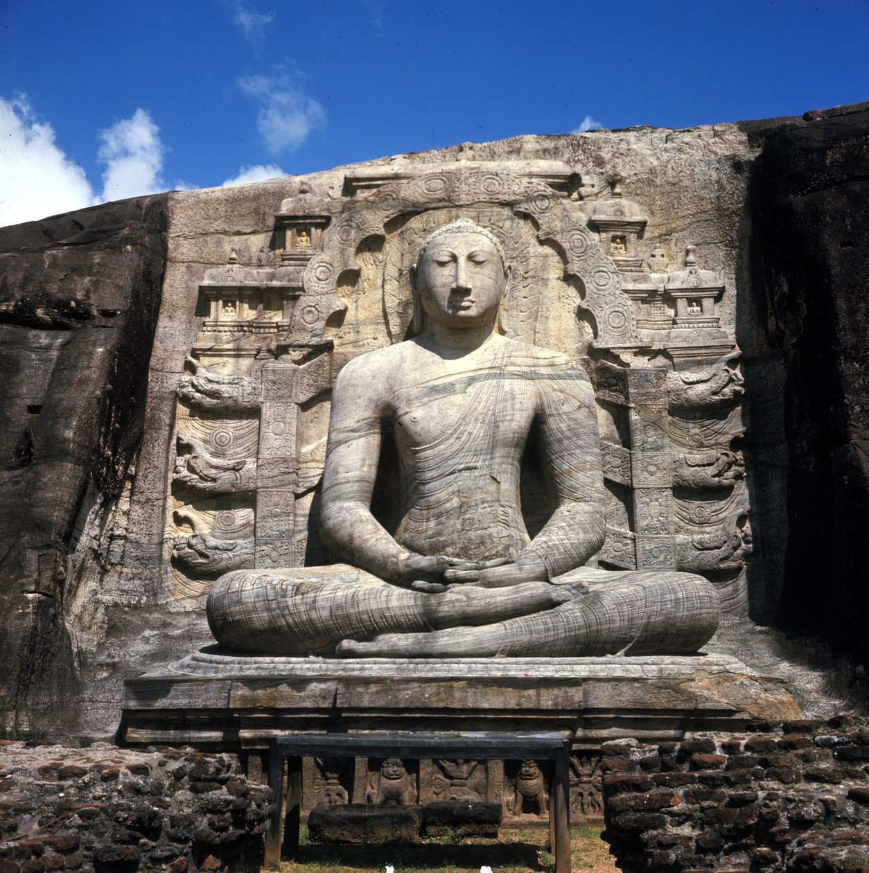 Buddha af Gal Vihara fra Polonnaruwa (Sri Lanka) (tilskrevet kong Parakrama Bahu). af Sri Lankan School
