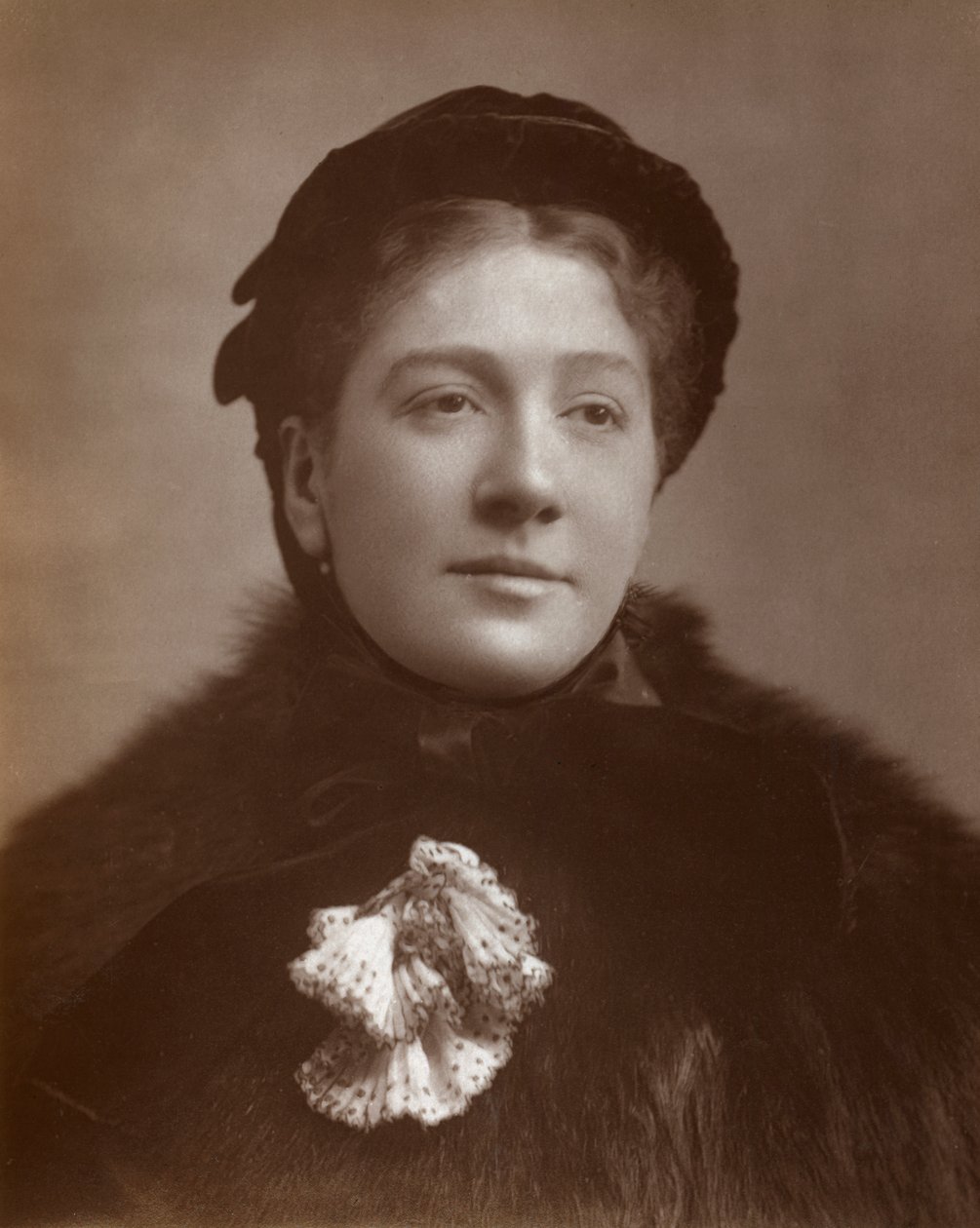 Madge Kendal, britisk skuespillerinde og teaterchef, 1883 af St James