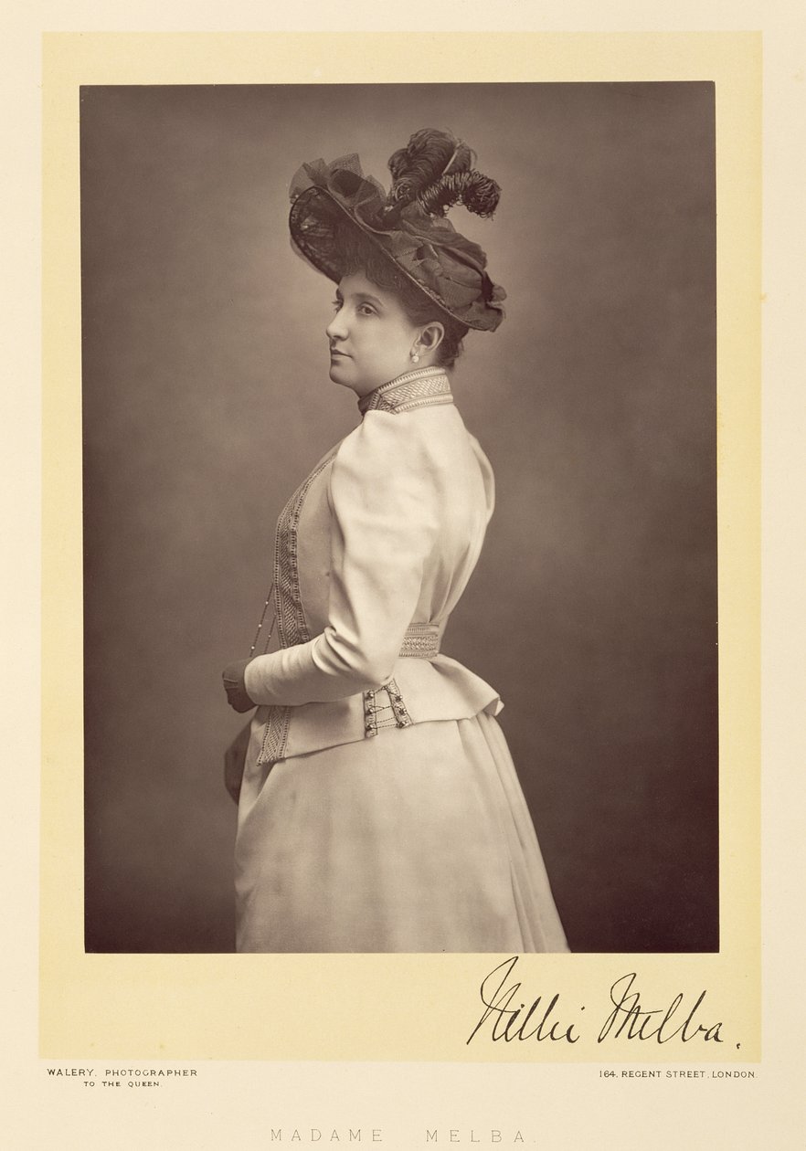 Dame Nellie Melba (1861-1931), operasopran, portrætfotografi (sepiafoto) af Stanislaus Walery