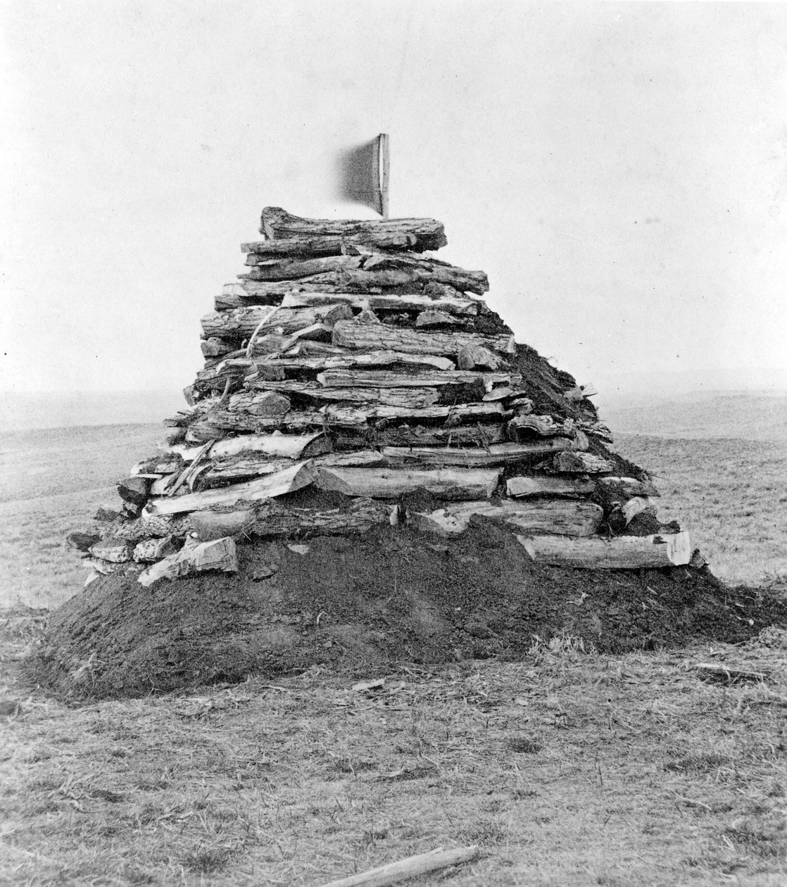 Monument indeholdende knogler på Custer
