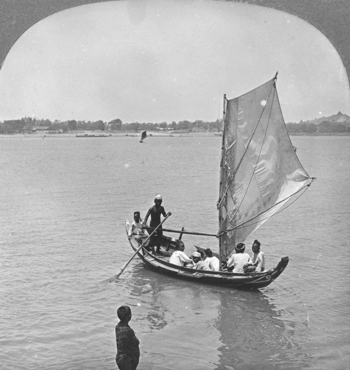 En sejlbåd på Irrawaddy-floden, Burma, 1908 af Stereo Travel Co