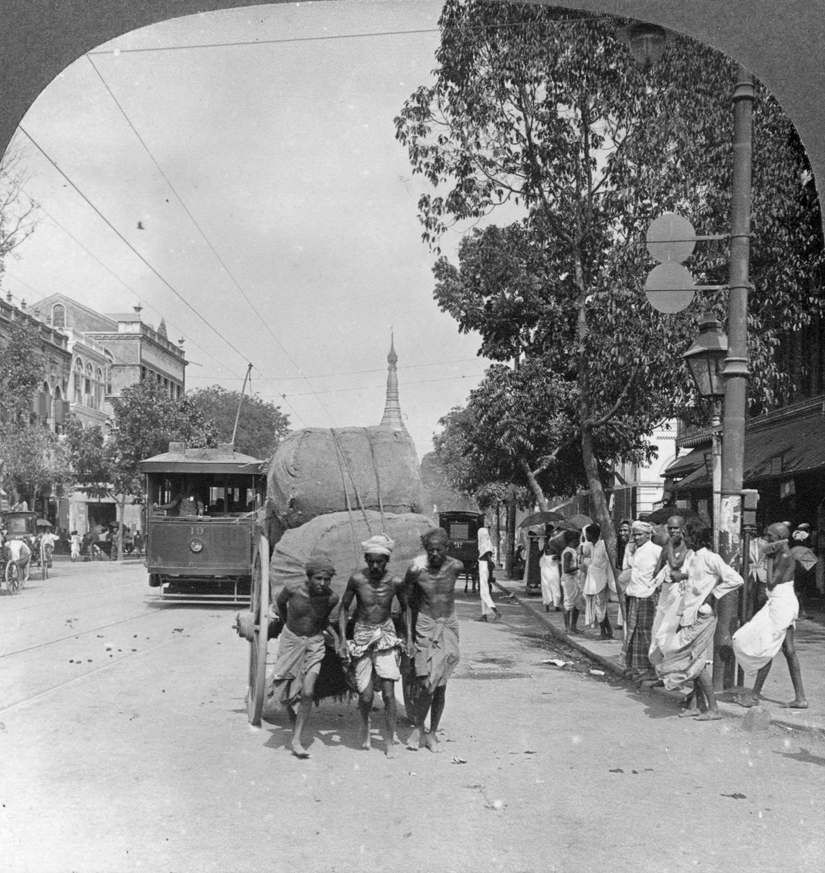 Dalhousie Street, travleste i byen, Rangoon, Burma, 1908 af Stereo Travel Co
