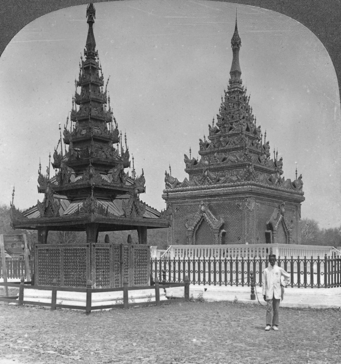 King Mindons Tomb, Royal Palace, Mandalay, Burma, 1908 af Stereo Travel Co
