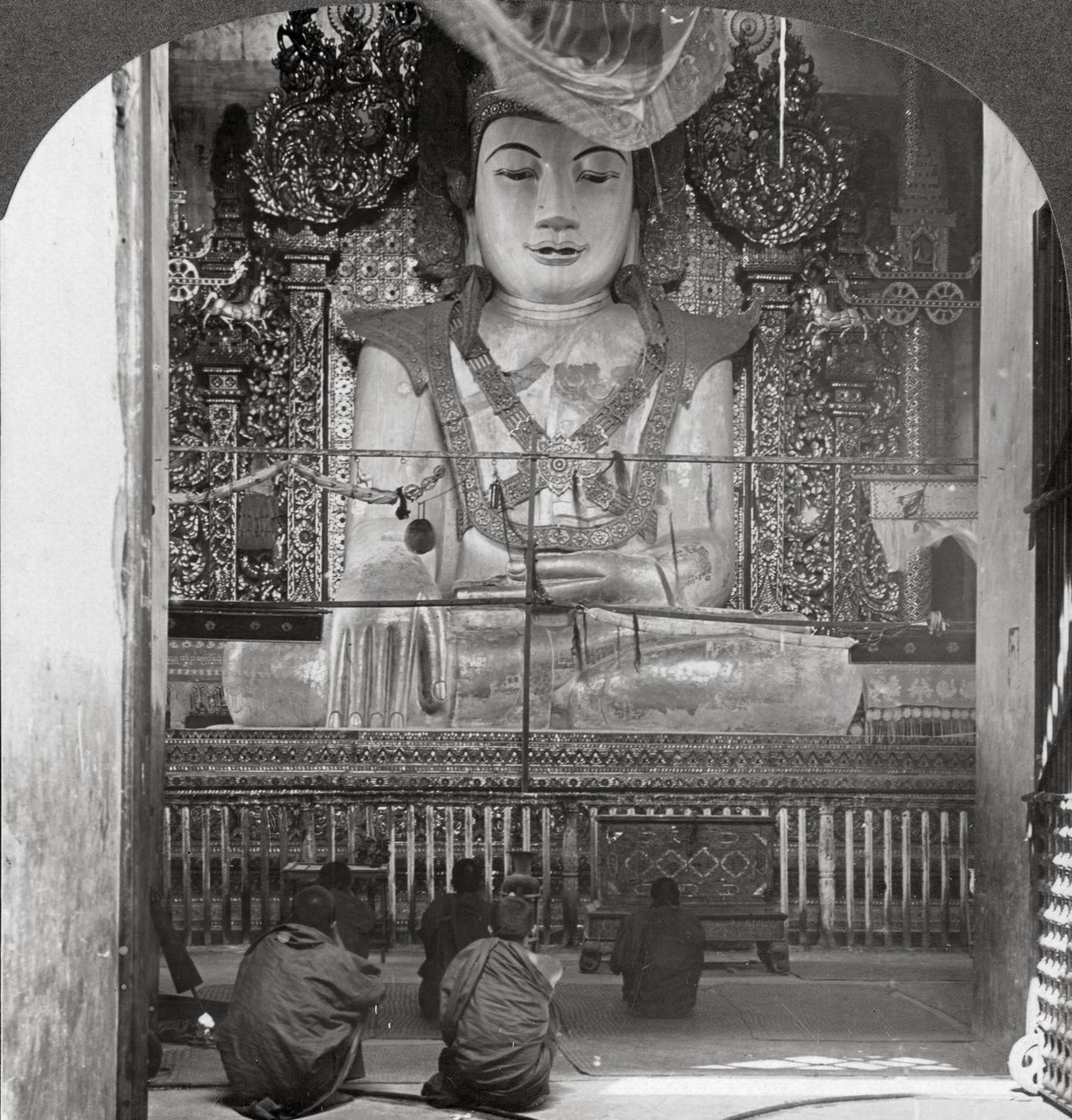 Marmor Buddha i en pagode, Mandalay, Burma, 1908. af Stereo Travel Co