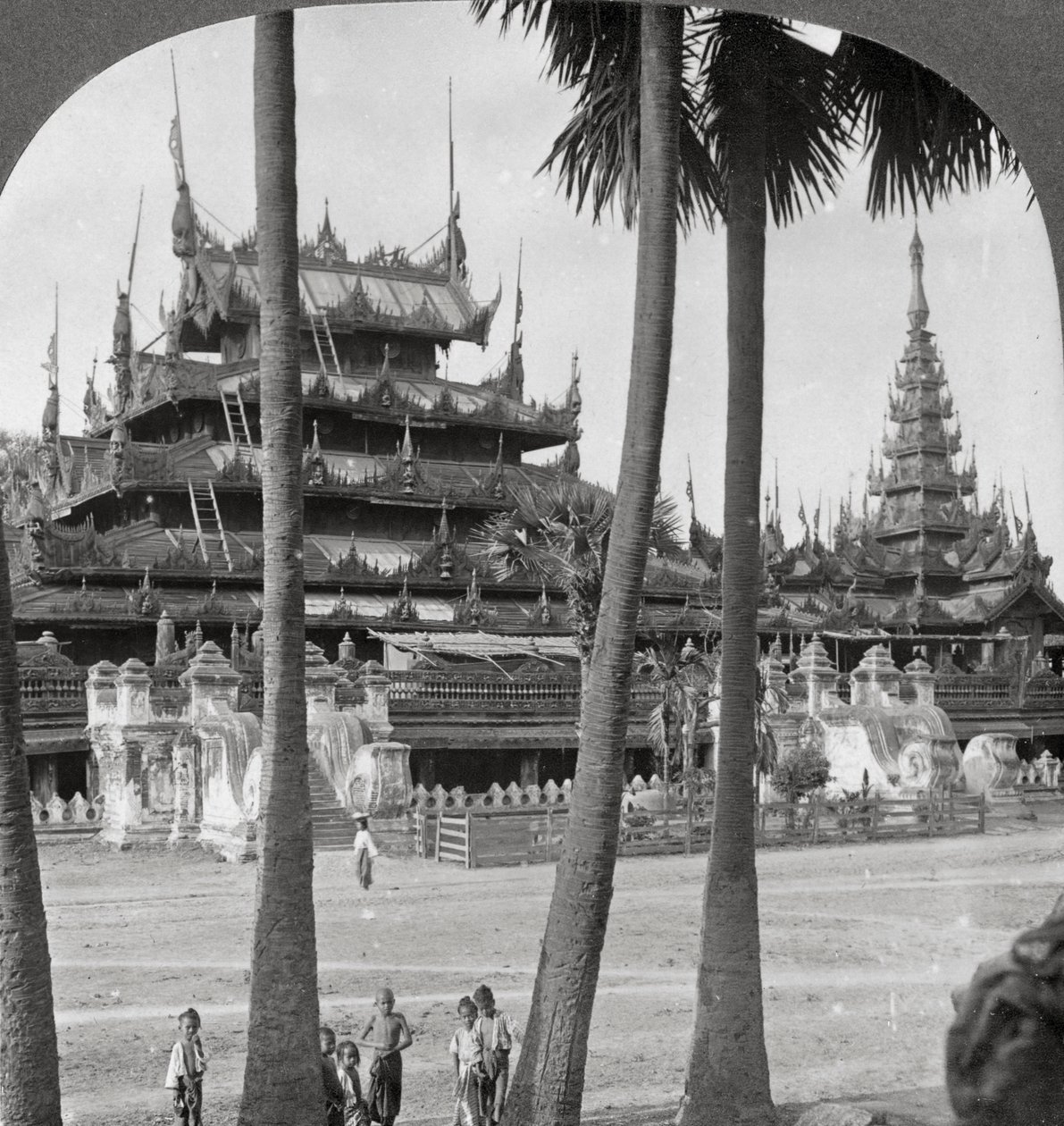 Pagan Kings tempel nær Aindow Yak Pagoda, Mandalay, Burma, 1908. af Stereo Travel Co