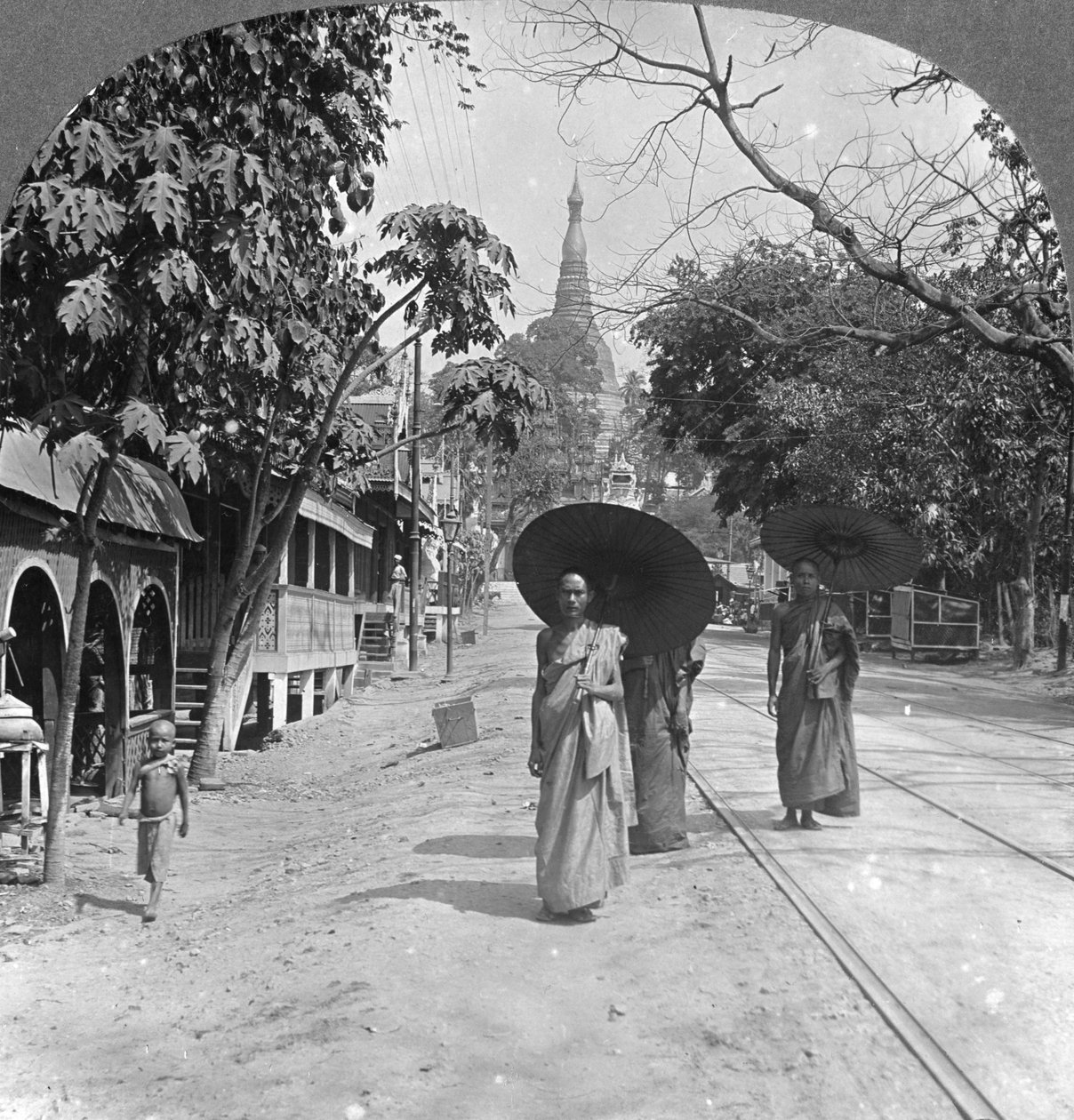 Pagoda Road til Shwedagon Pagoda, Rangoon, Burma, 1908 af Stereo Travel Co