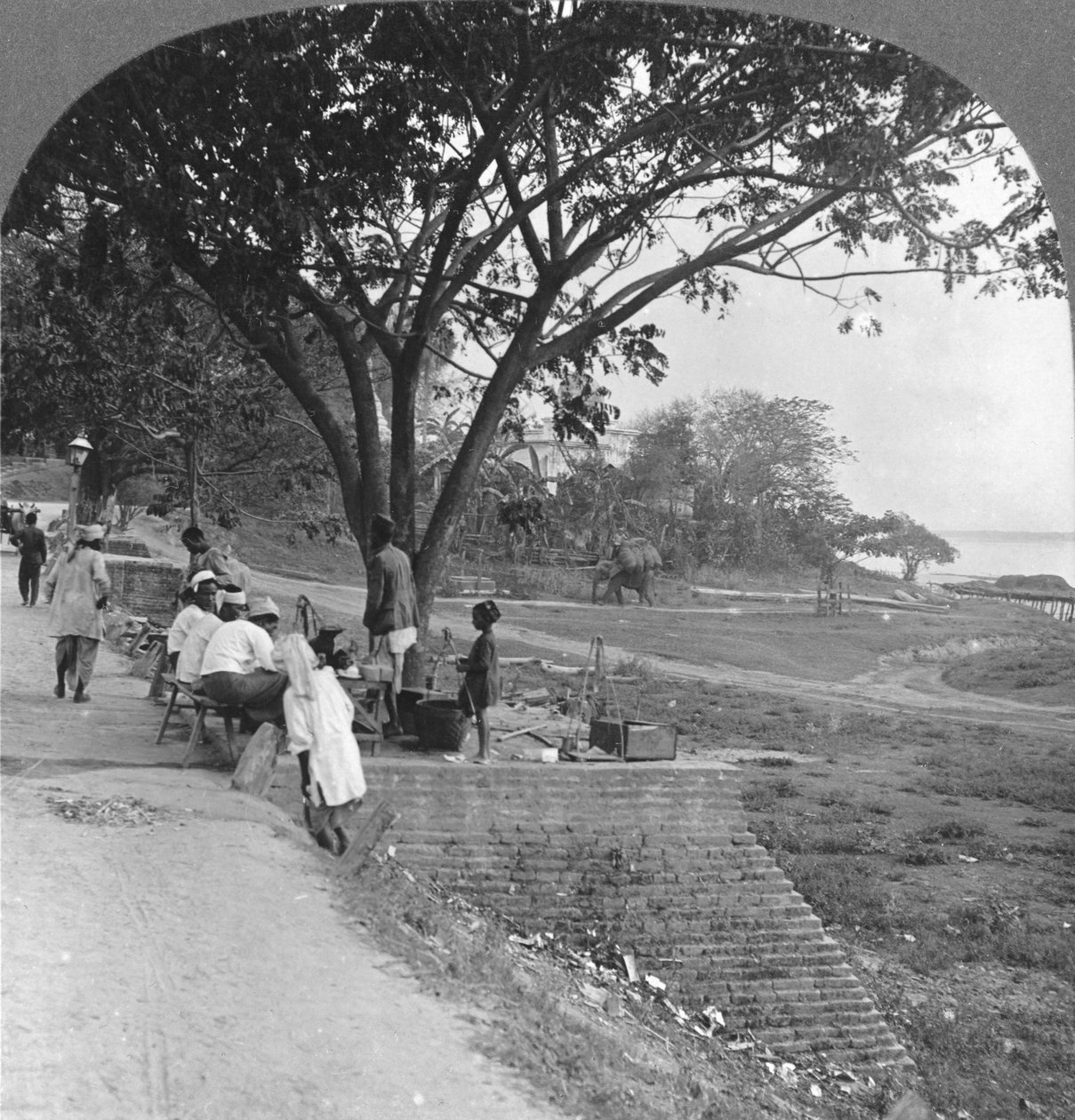 Flodfront og bred, Bhamo, Burma, 1908 af Stereo Travel Co