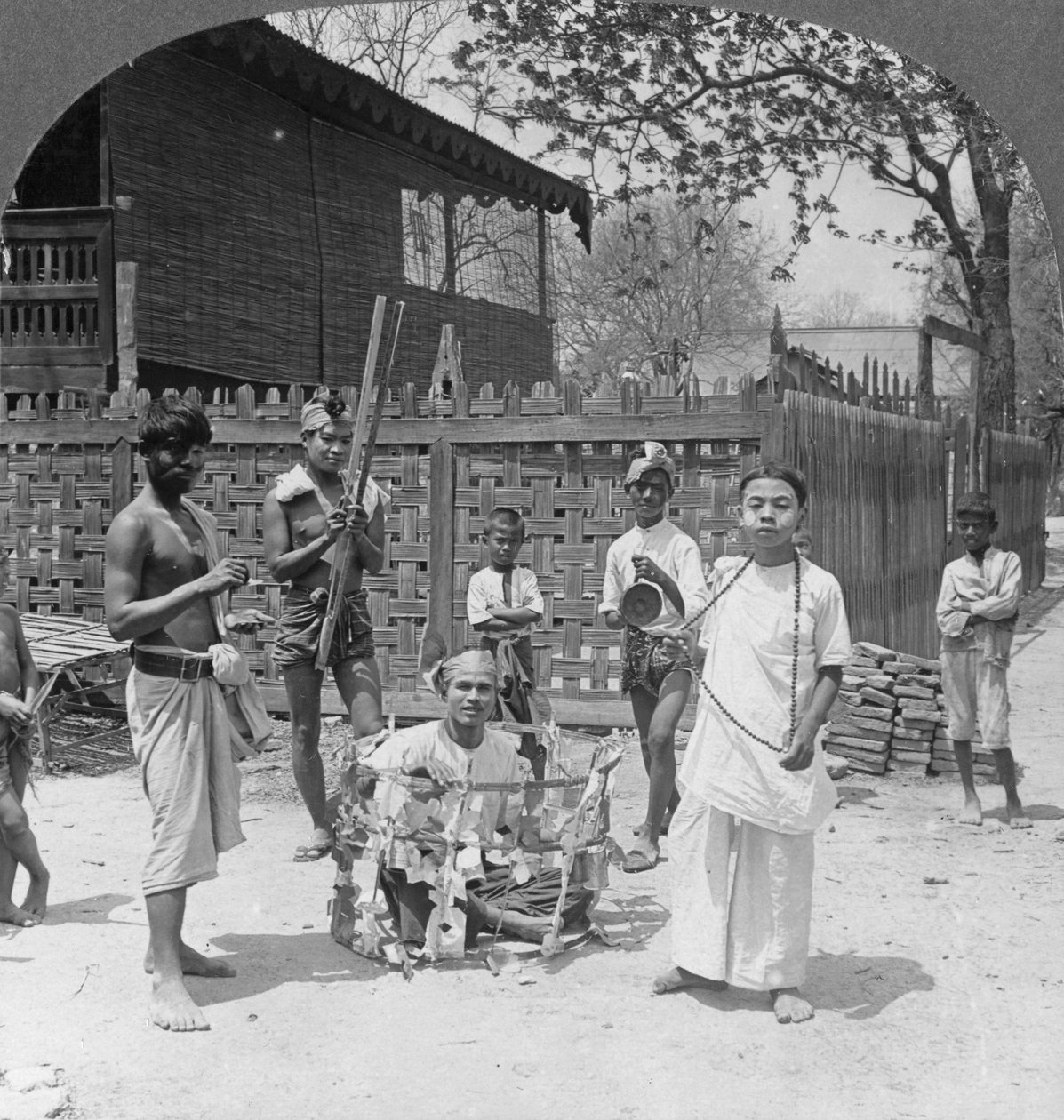 Scene under en festival, Burma, 1908 af Stereo Travel Co