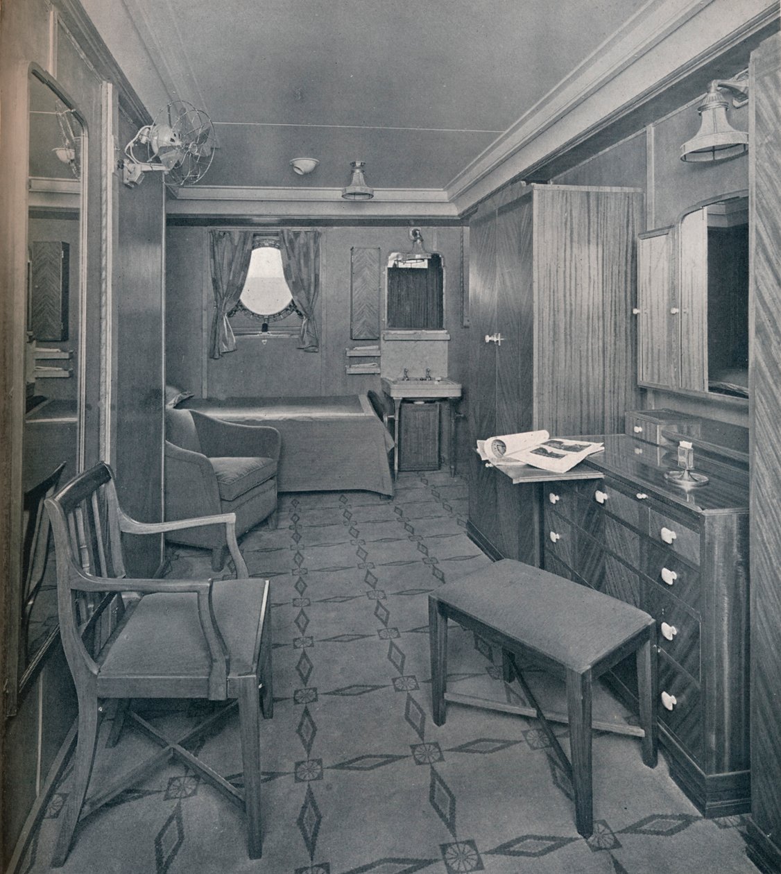 Lejligheder i First Class-området ombord på S.S. Empress of Britain, 1931 af Stewart Bale Limited