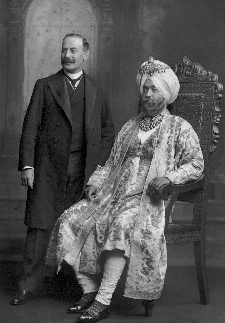 Maharaja Sir Ranbir Singh Bahadur af Jind med en britisk embedsmand af Studio Lafayette