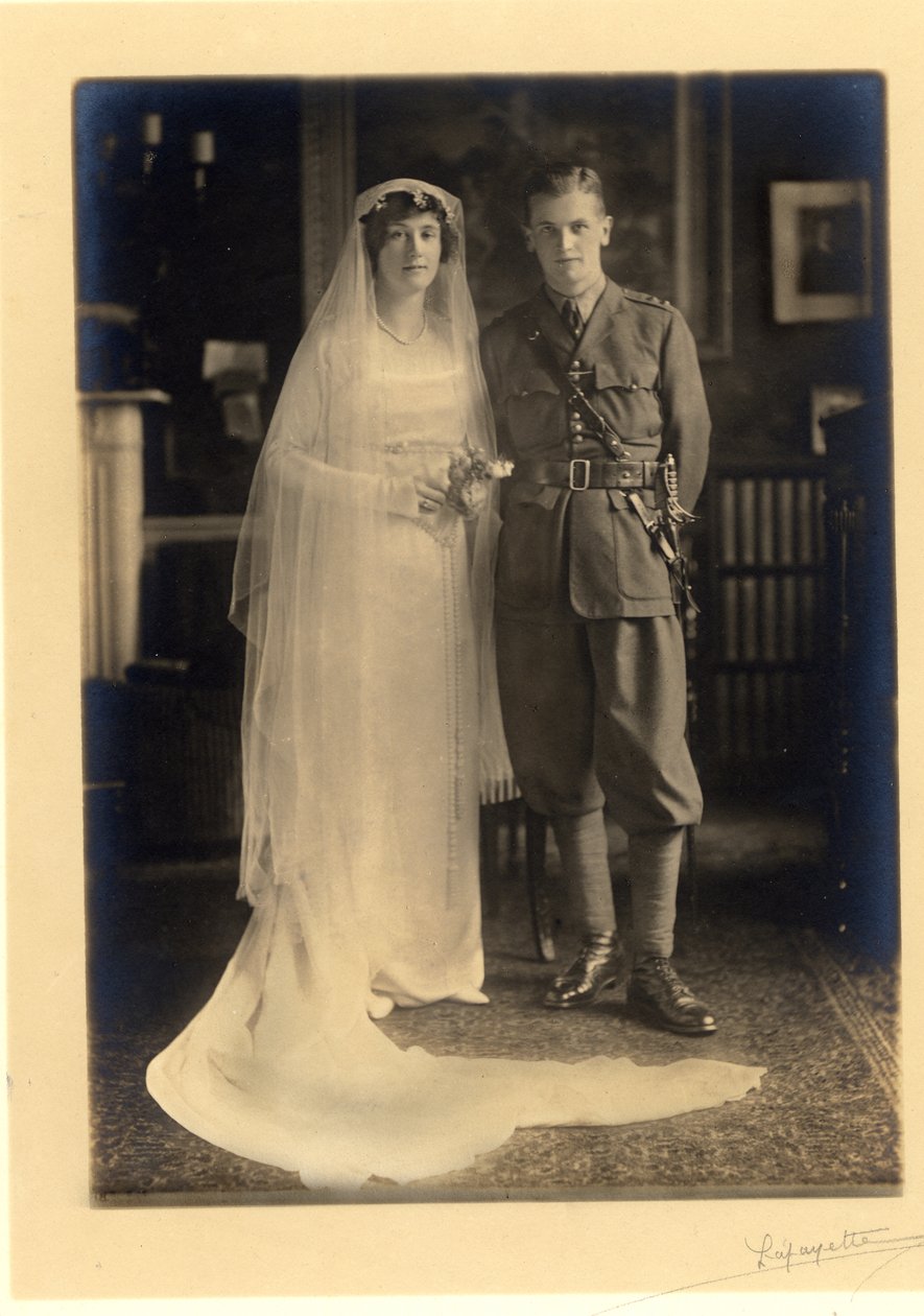 Bryllup af Lady Blanche Cavendish og oberst Ivan Murray Cobbold, Guards Chapel, Lansdowne House, 21. april 1919 (s/h-foto) af Studio Lafayette