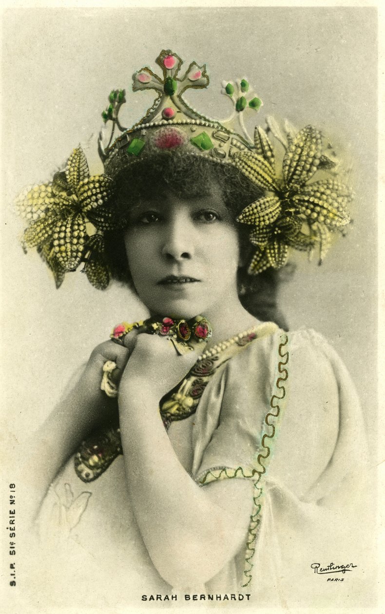 Henriette Rosine Bernard aka Sarah Bernhardt (1844-1923) som "Den fjerne prinsesse", et skuespil af Edmond Rostand. (s/h foto) af Studio Reutlinger